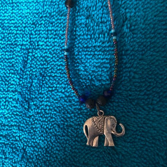 Elephant Aromatherapy Necklace with lava and sparkly glass beads - Picture 1 of 5